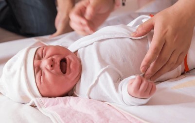 7 Tips para tumahan sa pag-iyak si Baby(0-1 year old) :Paano patigilin umiyak